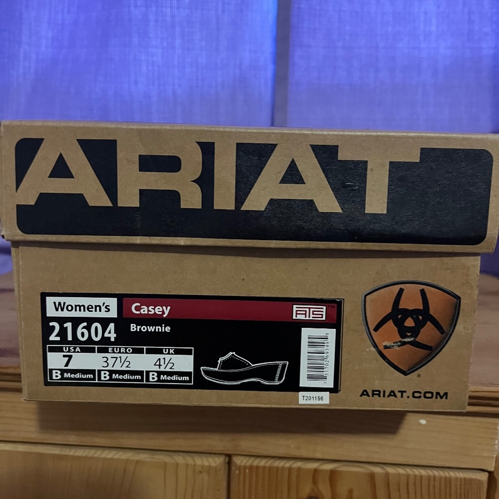 Ariat Casey sandals size 7 never worn.